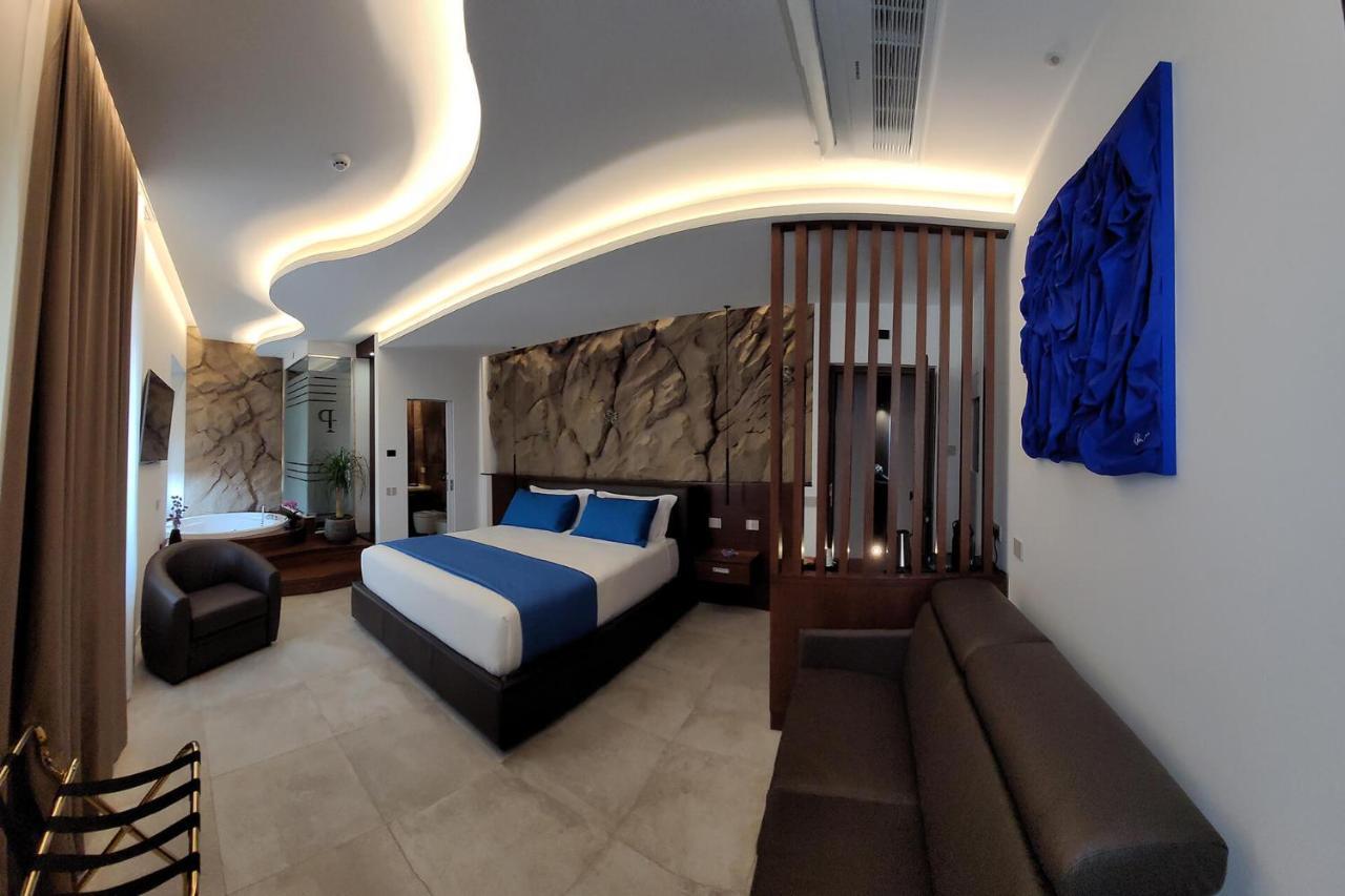 Palazzo Ferrucci Luxury Suites Cagliari Exteriör bild