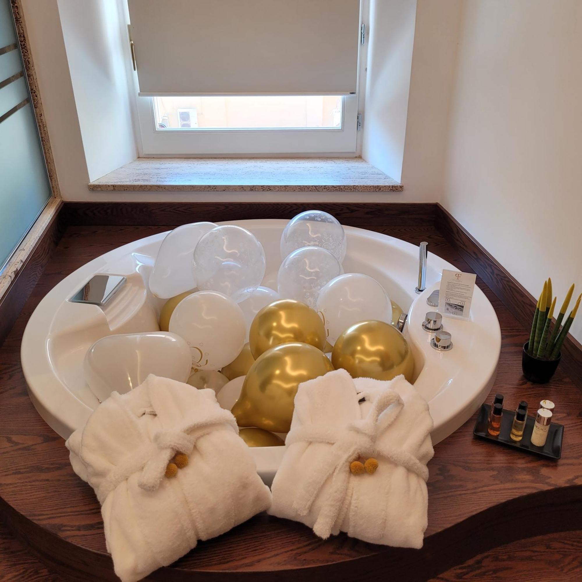 Palazzo Ferrucci Luxury Suites Cagliari Exteriör bild